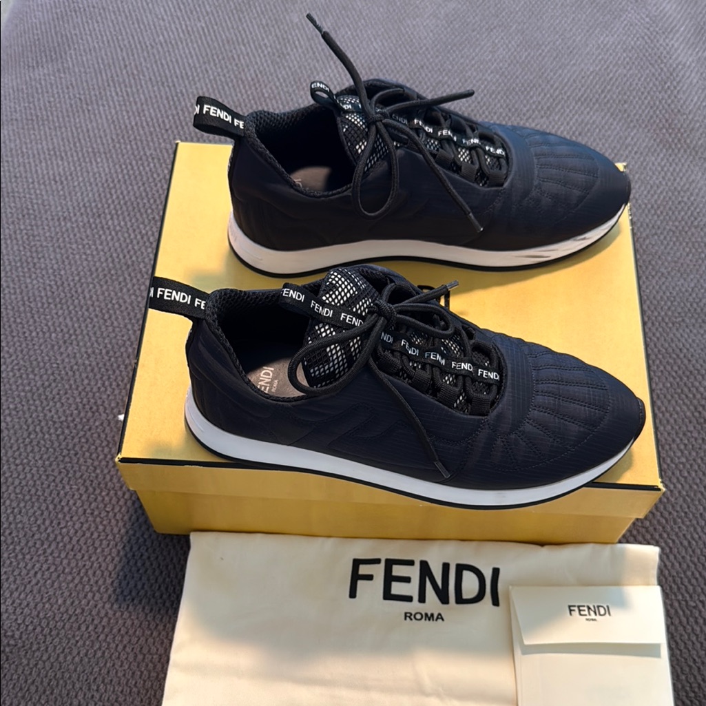 Fendi Black Sneakers Sleek Mesh Design